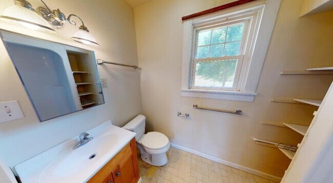 316 W Center St unit 316 Lower, Whitewater, WI 53190 - photo 5