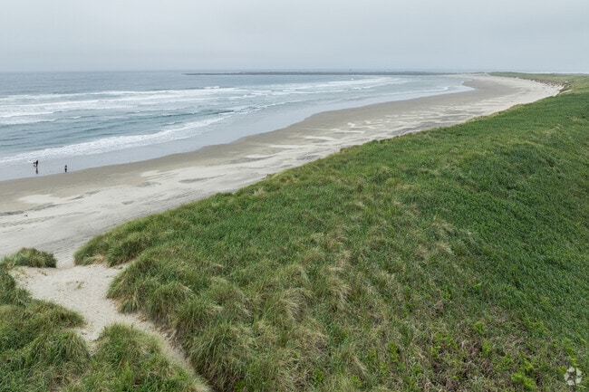 Located between the Pacific Ocean and Yaquina Bay, South Beach is mostly a residential community ini Newport, Oregon.