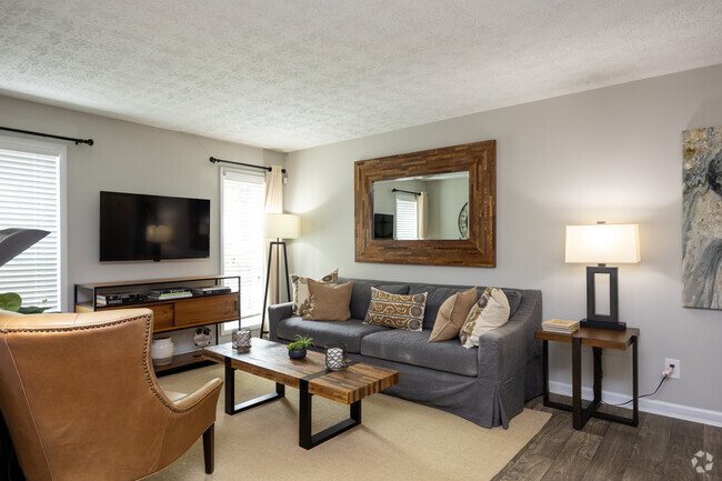 1BR, 1BA - 810SF