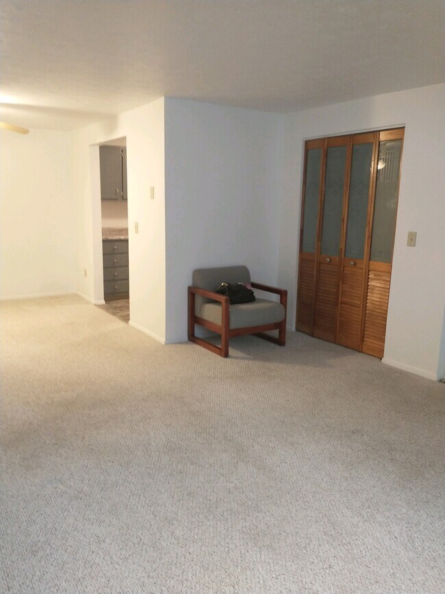 216 Moore Rd unit 2G, Avon Lake, OH 44012 - photo 3