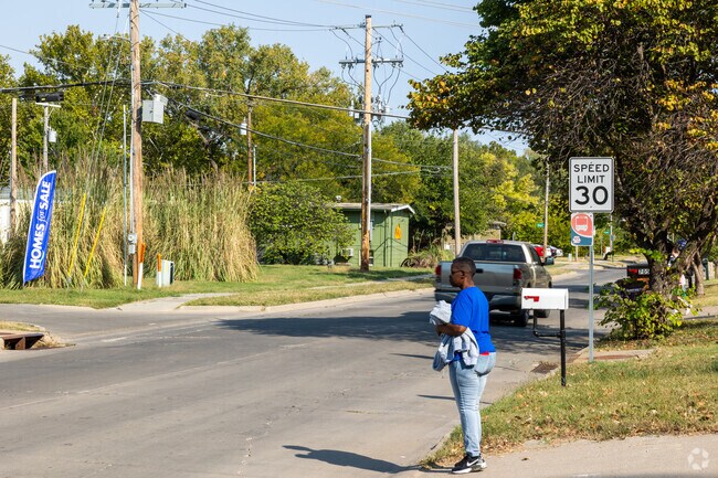 The ATA Bus runs through Northview and has many stops along Allen Road.