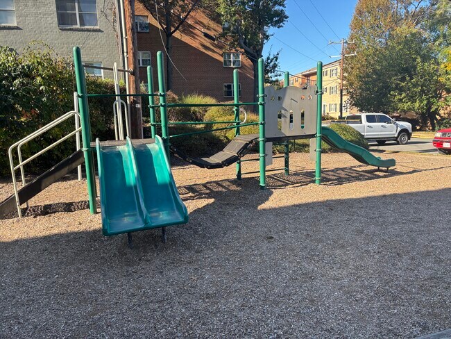 5911 Mayflower Ct unit 5911 Mayflower Court, Alexandria, VA 22312 - photo 6