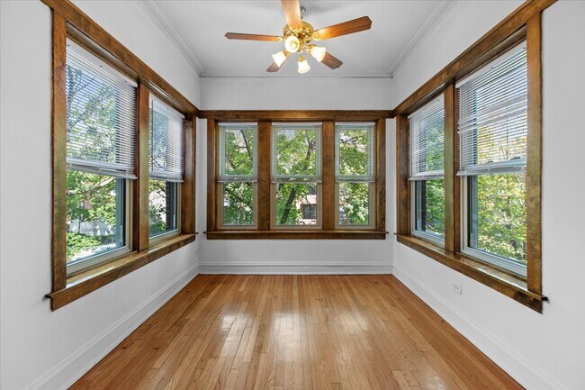 1537 W Addison St unit 2, Chicago, IL 60613 - photo 2