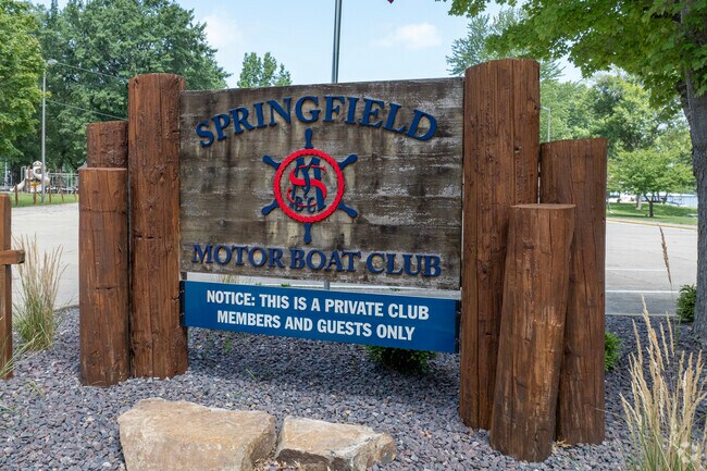 Lake Pointe resdients have several local boat clubs to join depending on their social status.