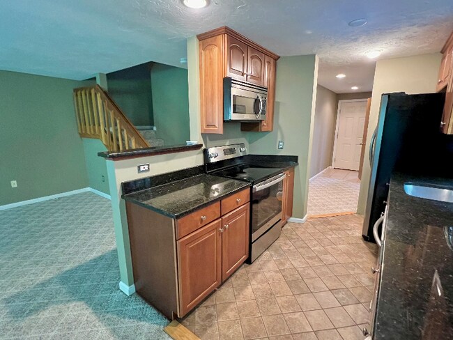 69 Samuel Dr, North Grafton, MA 01536 - photo 4