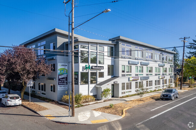 54 Woodstock Apartments~ Great Location ~Vibrant Neighborhood, Portland, OR 97206 - photo 4