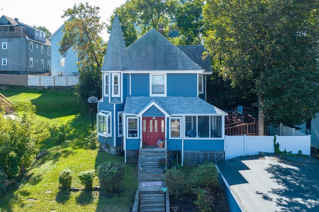 You might be envious of some Victorian-style homes within Glendale.