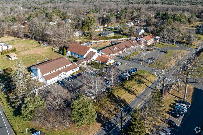 Cobb Montessori School has a student to teacher ratio of 10:1.