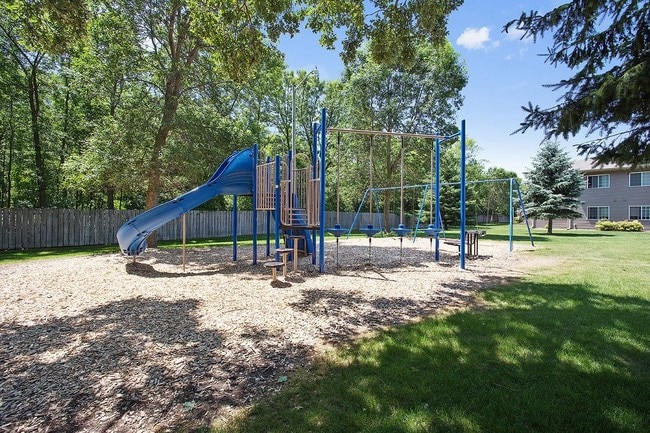 Yorkshire Lane Apartments in Manitowoc, WI, Manitowoc, WI 54220 - photo 7