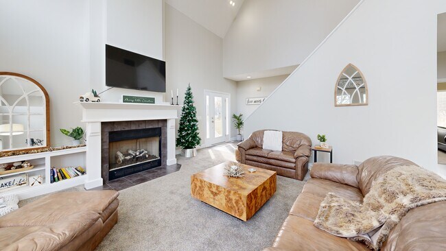 490 Peacock Ln, Roaming Shores, OH 44084 - photo 3