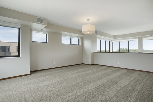 Ellipse on Excelsior and E2, Saint Louis Park, MN 55416 - photo 4