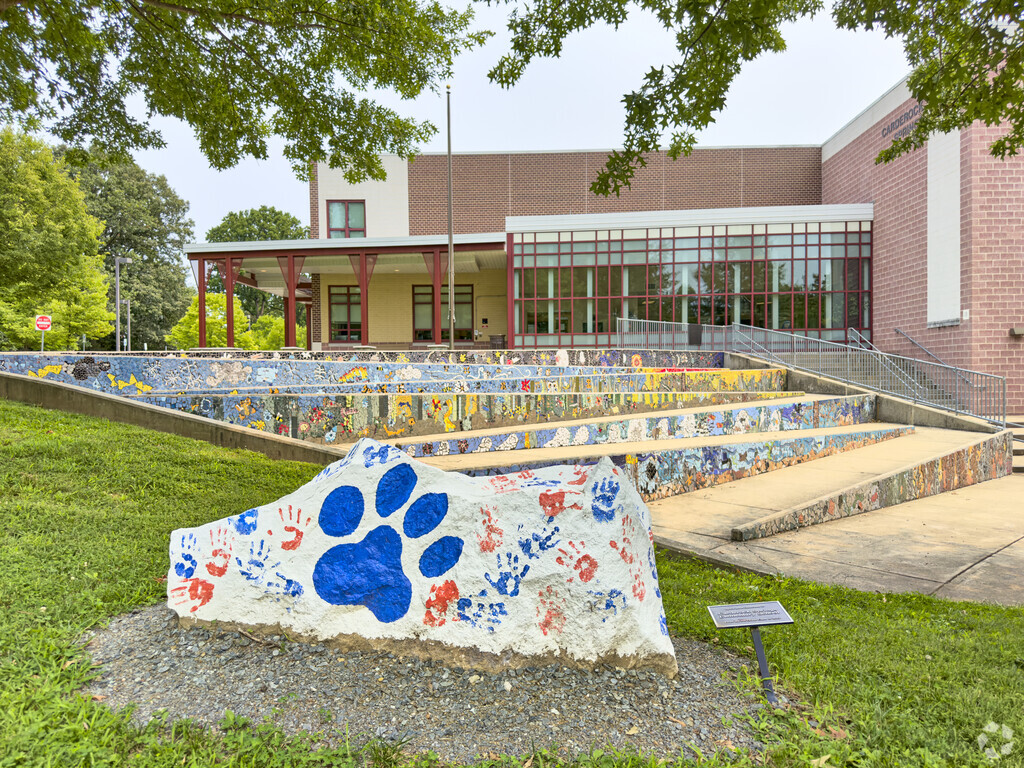 Carderock Springs Elementary School showing school pride.