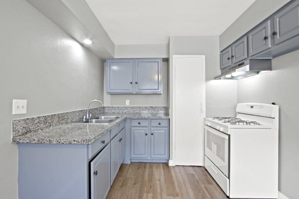 1425 Stoneridge Ontario, Ontario, CA 91762 - photo 1