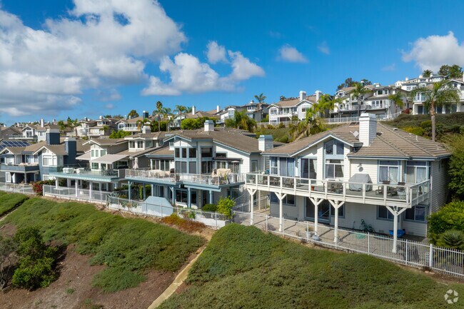 Hillside homes in Del Obispo offer elevated views of the Pacific Ocean and surrounding hills, combining privacy, scenic landscapes, and a serene, upscale coastal living experience.
