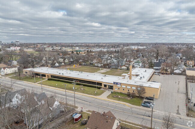 Godfrey Elementary School, campus.