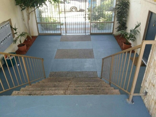 129th St, Hawthorne, CA 90250 - photo 3