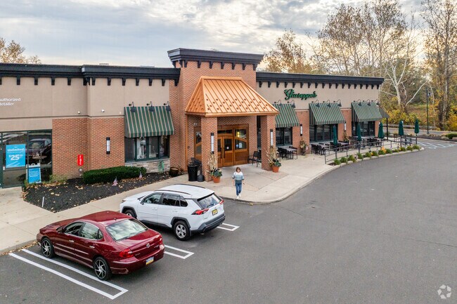 Giuseppe’s Pizza & Family Restaurant is a local favorite for Italian dishes.