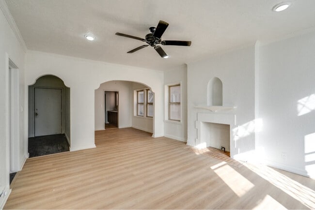 2828 S Moreland Blvd unit 3, Cleveland, OH 44120 - photo 3