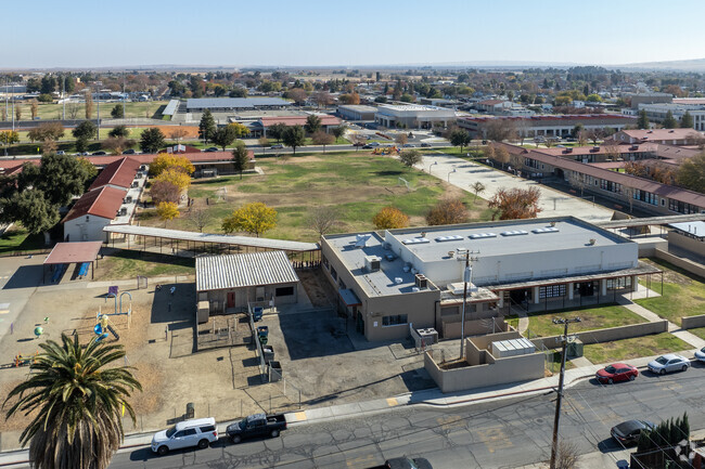 A building of Sunset Elementary School in Coalinga.