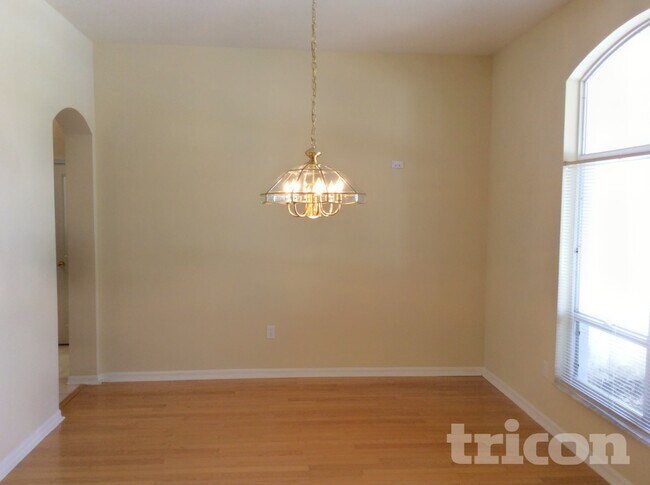 28634 Hanging Moss Loop, Wesley Chapel, FL 33543 - photo 5