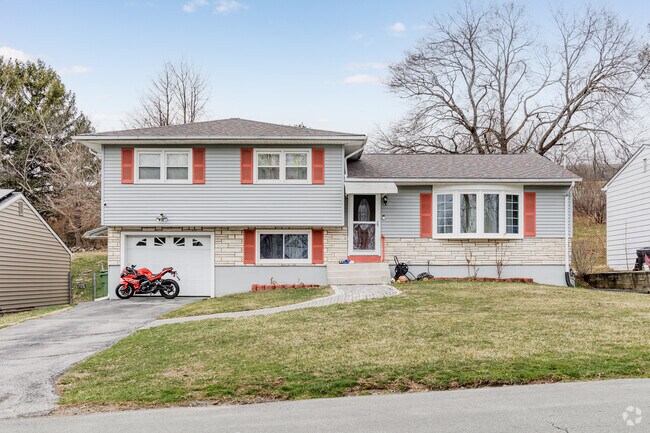 Split-levels comprise the majority of Mechanicstown’s single-family housing.