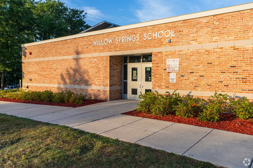 Willow Springs Elementary School has 410 students with a student-teacher ratio of 13 to 1.