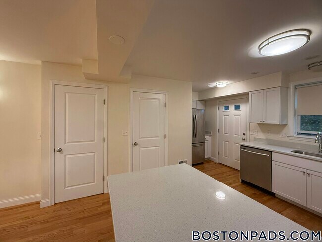 96 Waumbeck St, Boston, MA 02121 - photo 6