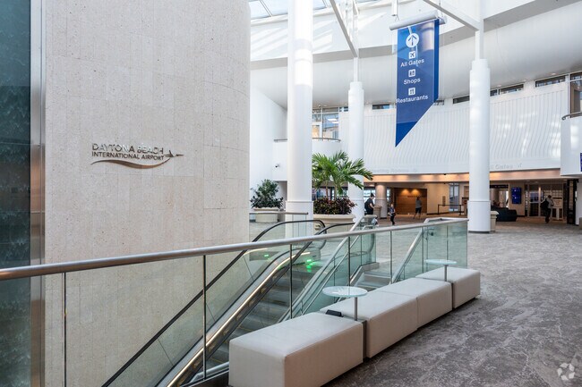 Hidden Lake residents are less than 15 minutes from Daytona Beach International Airport.