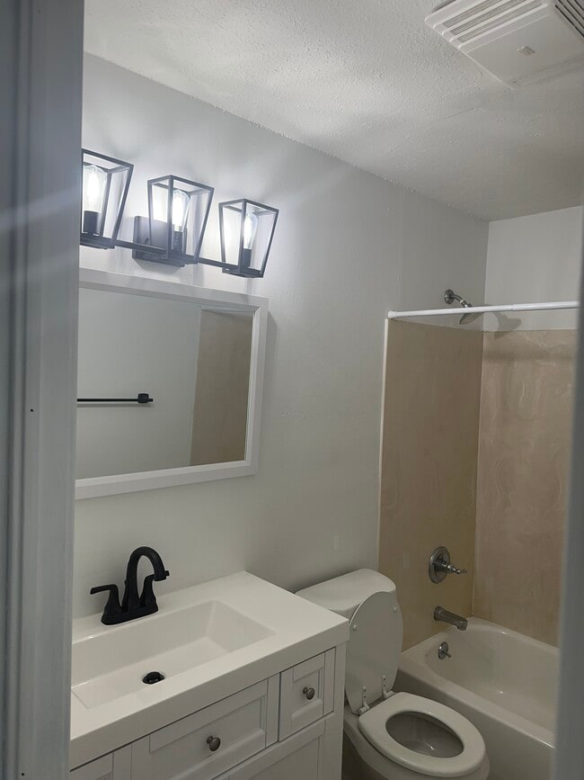 2504 Meraux Ln unit A, Violet, LA 70092 - photo 4