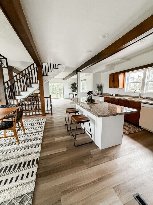 602 Buick Dr SW, Aberdeen, SD 57401 - photo 4