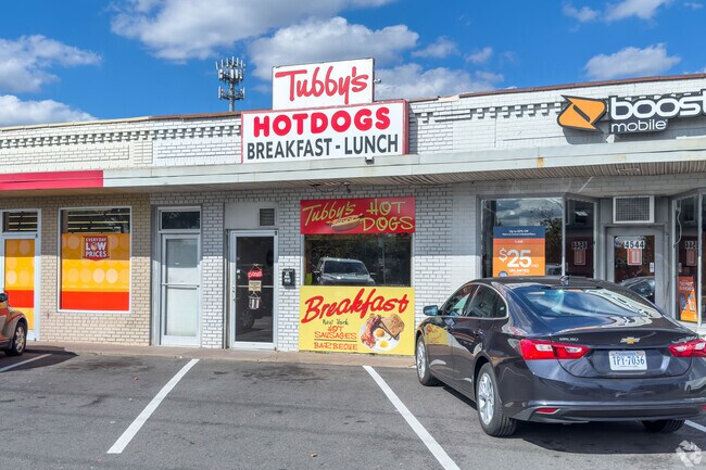 Tubby's Hot Dogs serves comforting breakfast and lunch for Stonebridge/Middle Towne Arch.