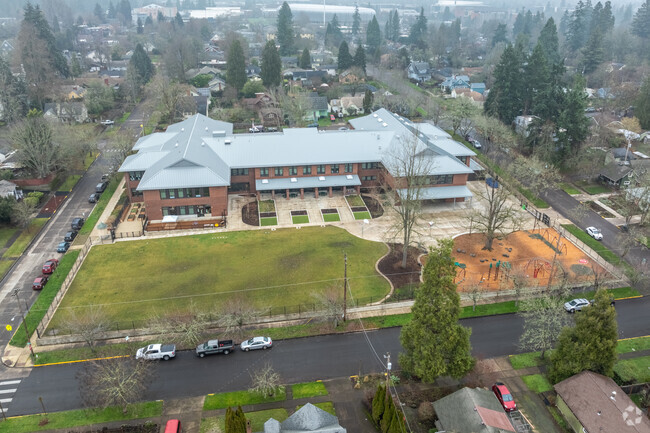Edison Elementary School is a public school located in Eugene, Oregon.