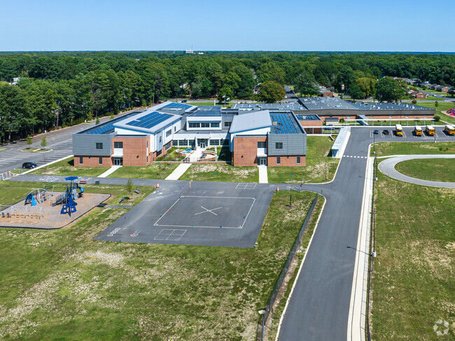 Elizabeth Holladay Elementary School in the Lakeside Neighborhood.