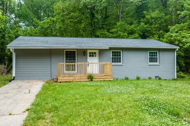 This cozy singl-story homes with a fresh exterior sits in the heart of Swallow Circle-Baywood, offering a glimpse into the neighborhood's charming residential style.