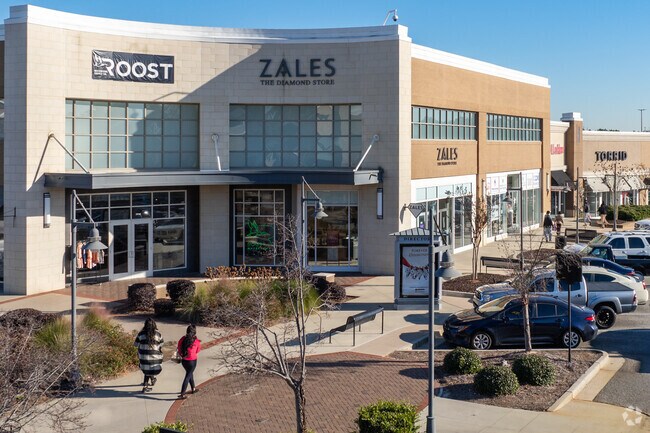 The Shoppes at River Crossing is a premier shopping & entertainment in Macon.