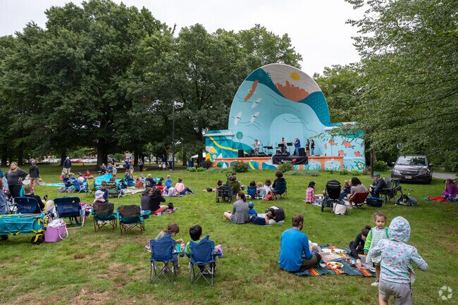 There is tons of room at the Medford Family Concert to spread out.