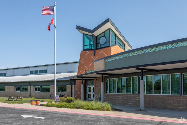 Owl Creek School serves students Pre-Kindergarten through sixth grade in Fayetteville.