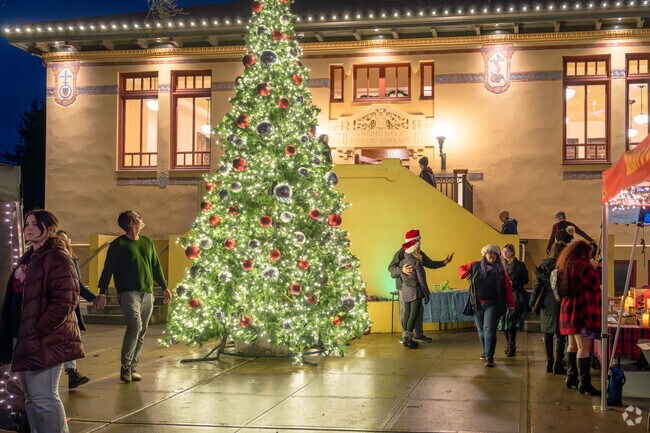 Shop for gifts at the Winter Solstice Pop-up Market in Snohomish Cascade.