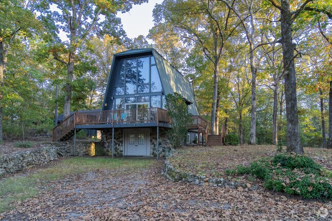 Forested streets in Lakeshore contribute to the neighborhood's sense of peaceful seclusion.