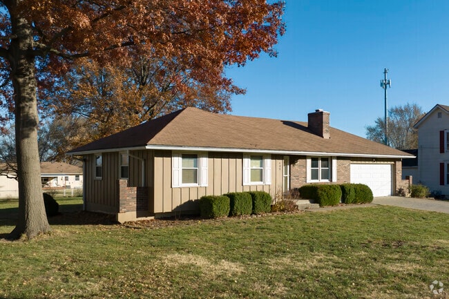 Watkins family influence appears in the horizontal lines of older homes on Washington St.