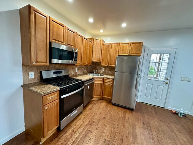 37 Independence St unit 2R, White Plains, NY 10606 - photo 7