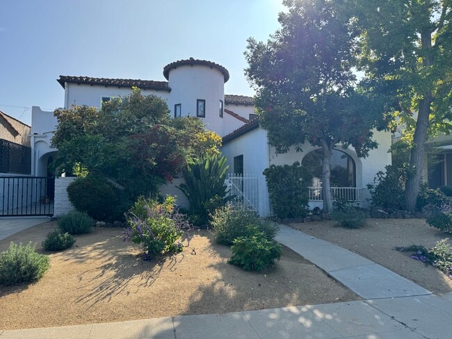 6128 Maryland Dr, Los Angeles, CA 90048 - photo 2
