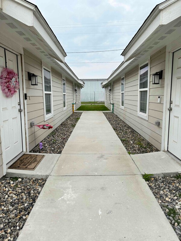 2212 Northridge Ave unit D, Harlingen, TX 78550 - photo 2