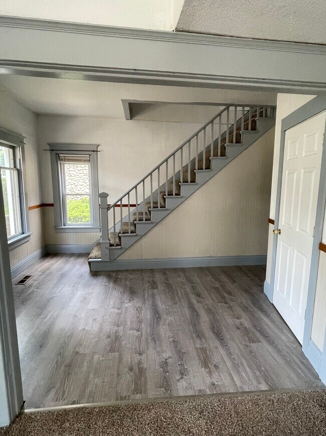 1003 S University Ave, Mount Pleasant, MI 48858 - photo 4