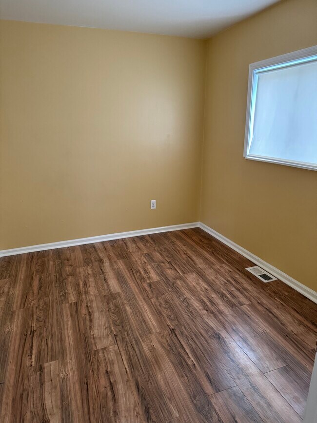 11603 Mitchell St unit 1F, HamtraMcK, MI 48212 - photo 3