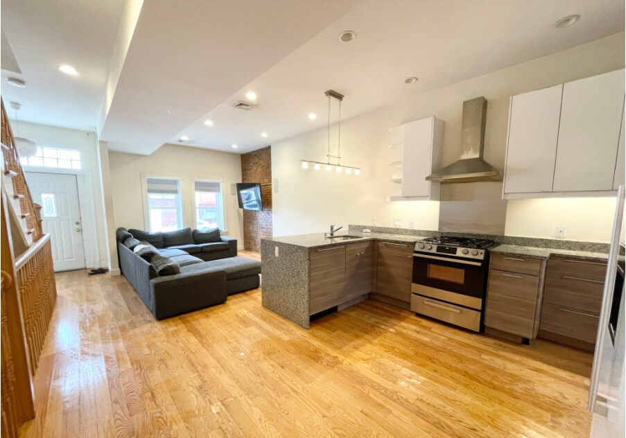 98 L St unit 1, Boston, MA 02127 - photo 1