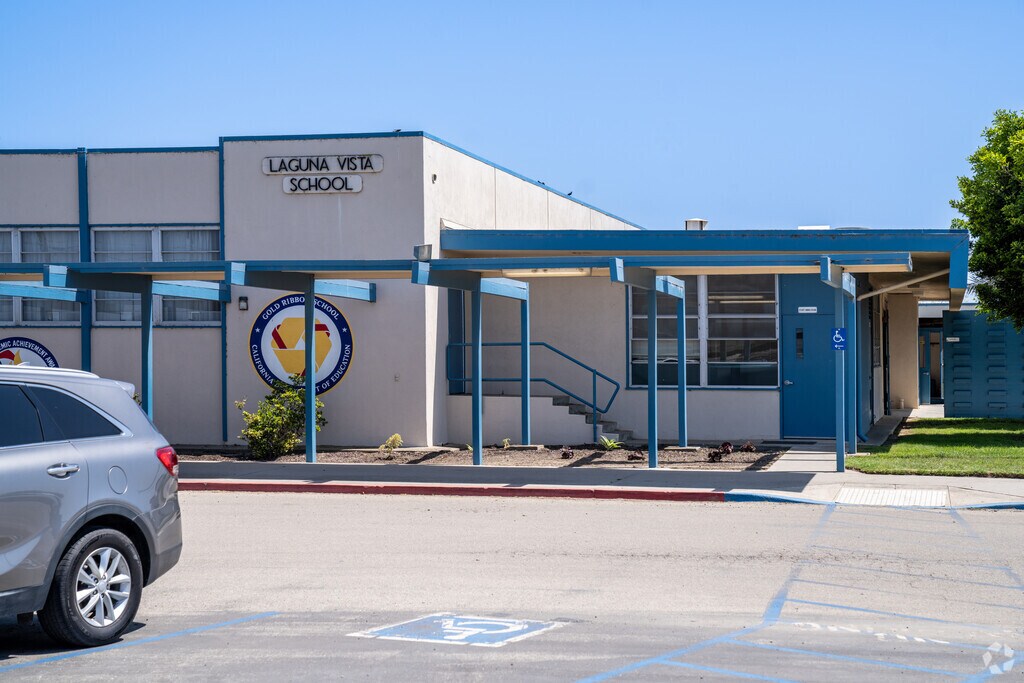 Laguna Vista Elementary School
is located in Oxnard, Ca.