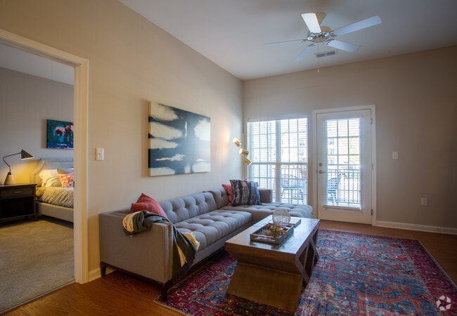 Rosslyn- 2BR, 2BA