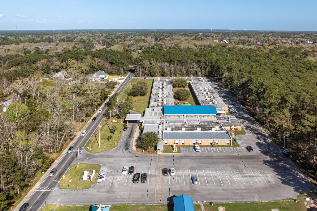 Magnolia Park Elementary School has a student to teacher ratio of 14 to 1.