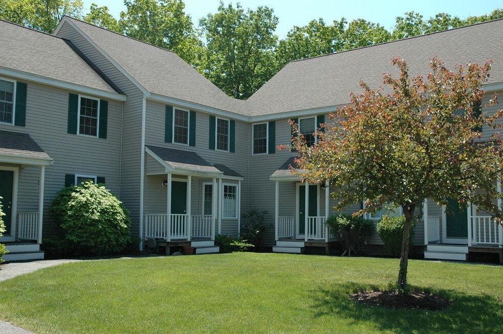 Birchwood Hills Townhomes 4 Brook Ave, Shirley, MA